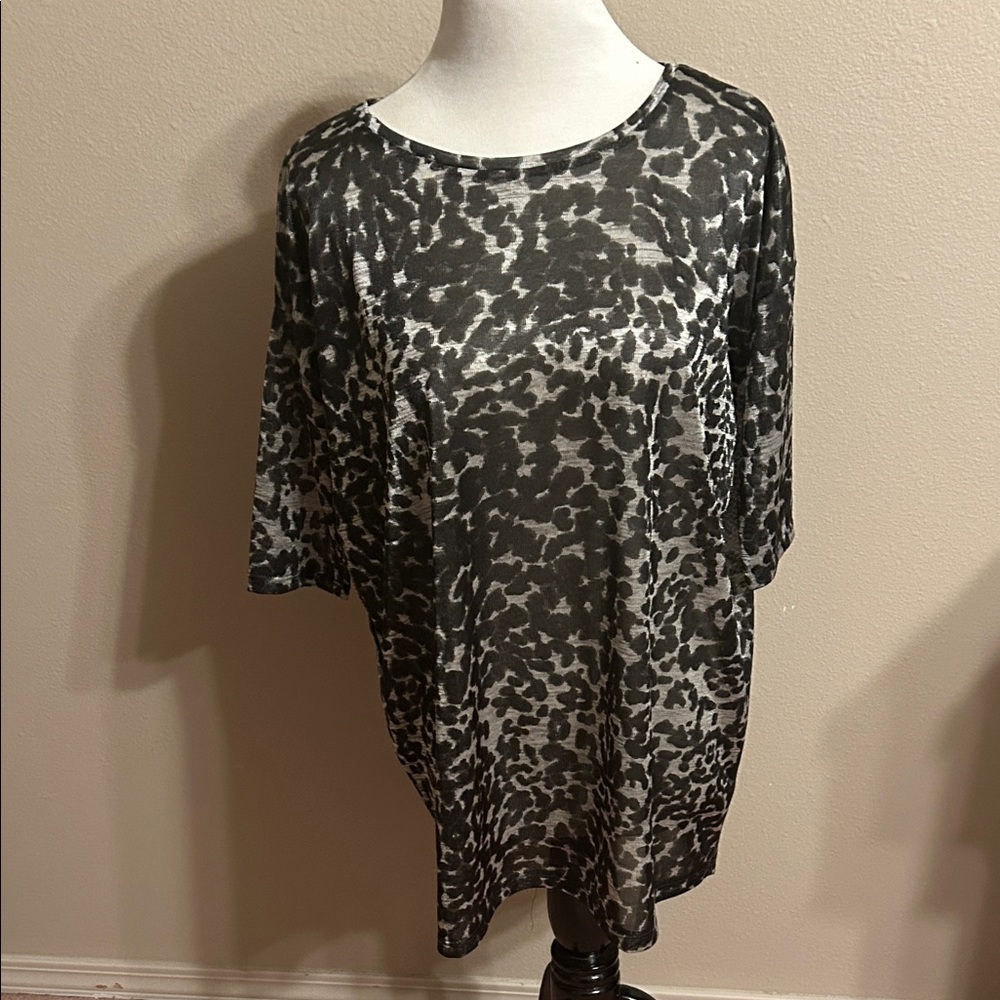 H&M Black and White Patterned Short Sleeve Top